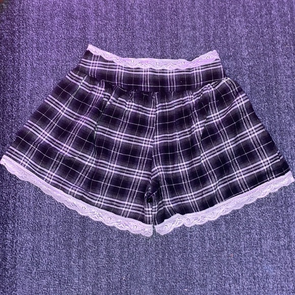 flowy plaid shorts - Picture 2 of 2